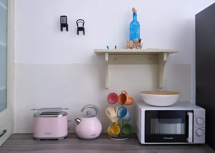 Retreat - The Happy Parikia (Paros)