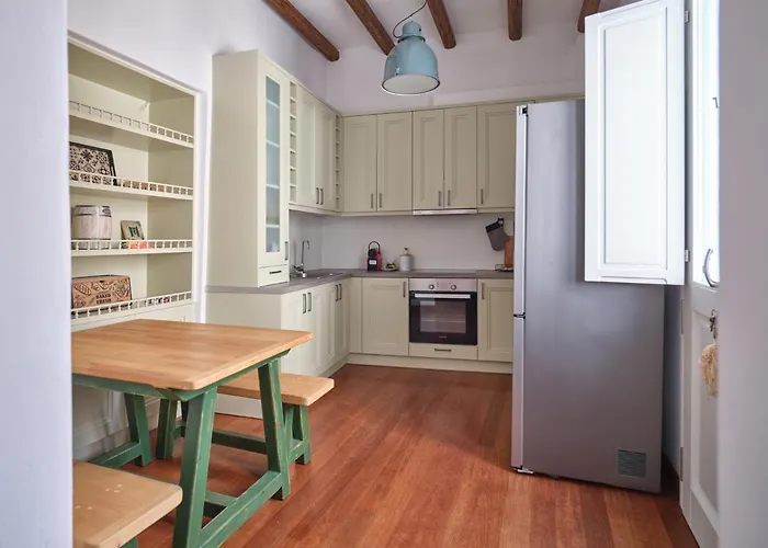 Retreat - The Happy Apartment *