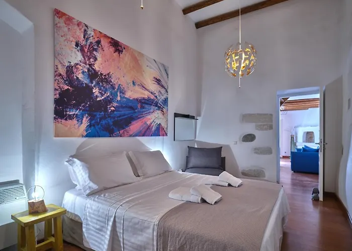 Retreat - The Happy * Parikia (Paros)