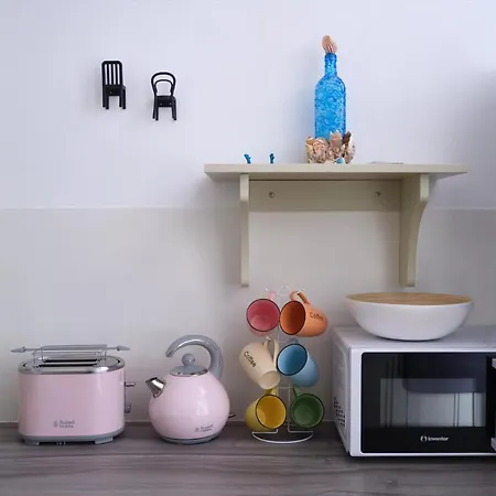 Retreat - The Happy Parikia (Paros)